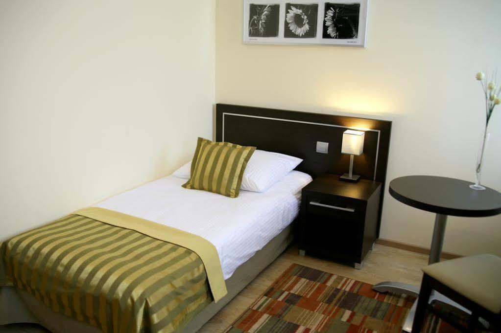Hotel Safir Poznań Kültér fotó