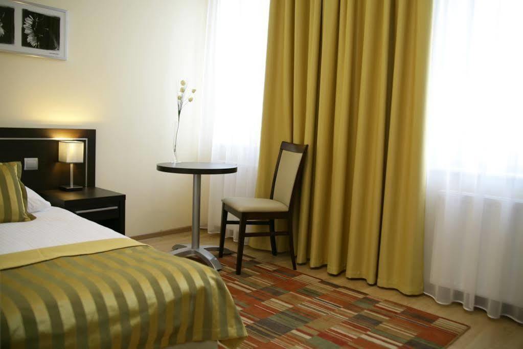 Hotel Safir Poznań Kültér fotó