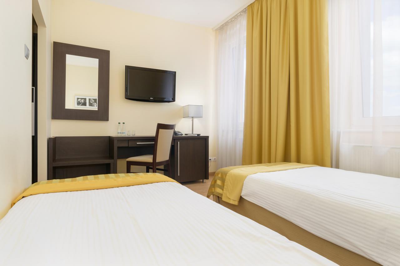 Hotel Safir Poznań Kültér fotó
