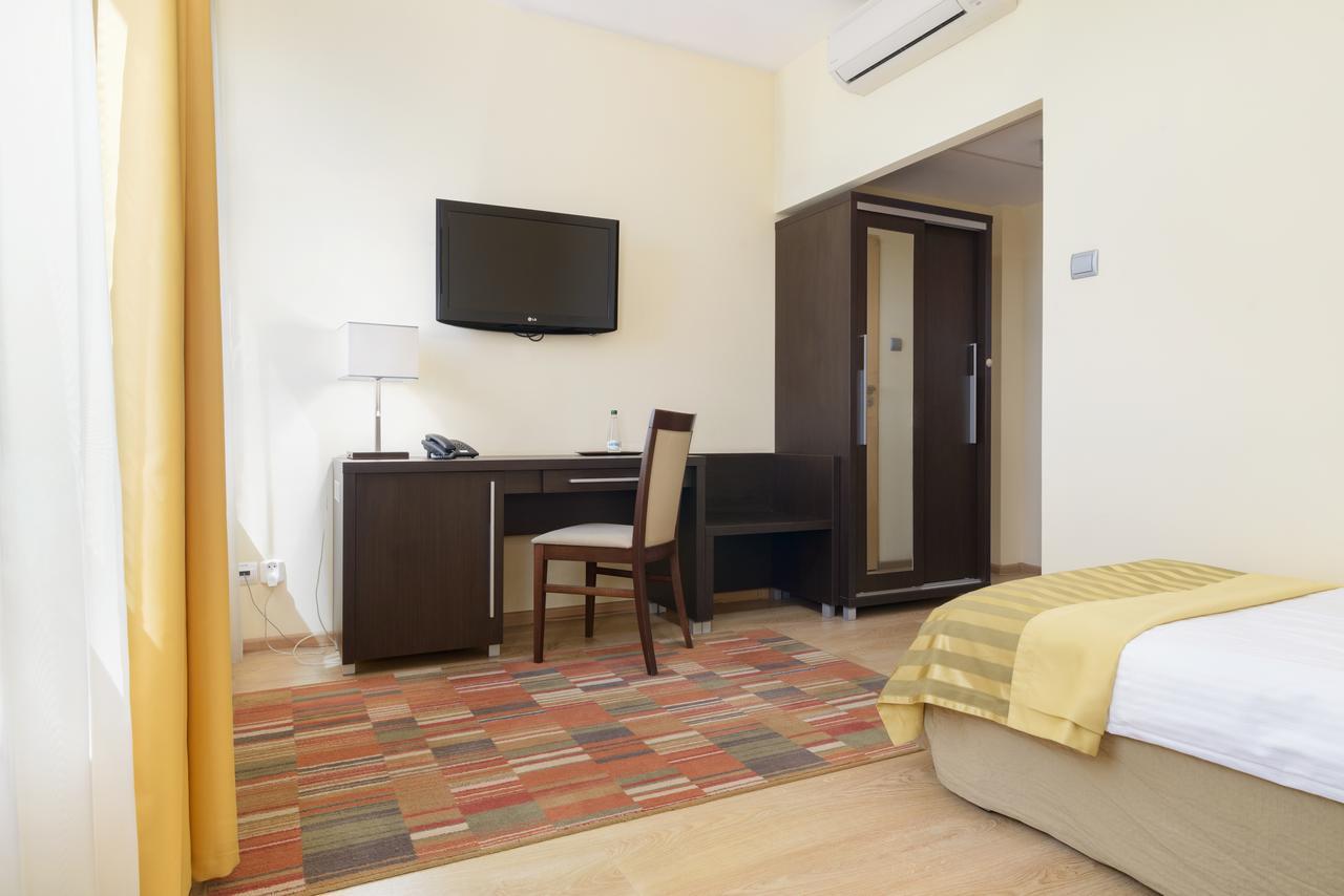 Hotel Safir Poznań Kültér fotó