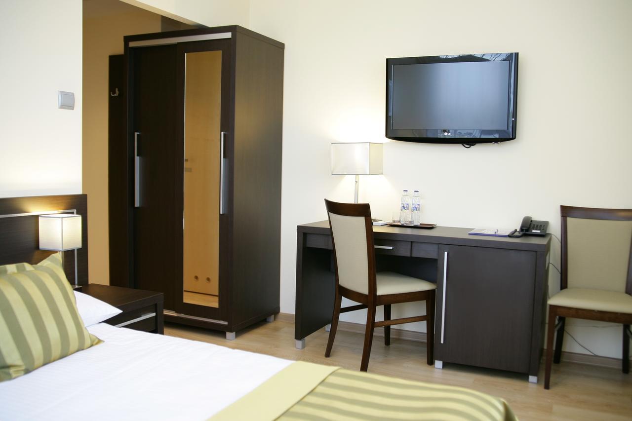 Hotel Safir Poznań Kültér fotó